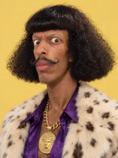 Personagem de IA na estética da trend: casaco de onça